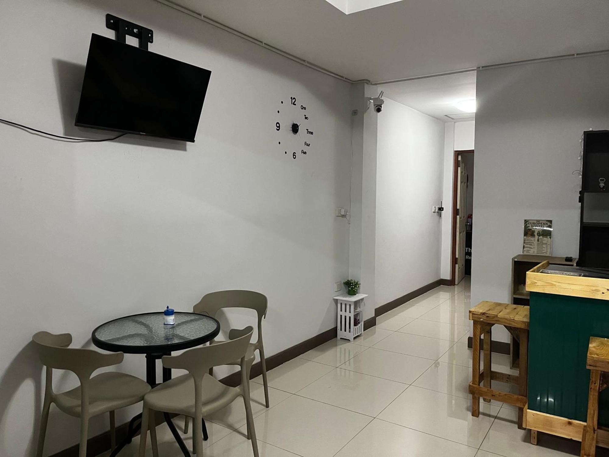 The European House Pattaya Bed & Breakfast Екстериор снимка